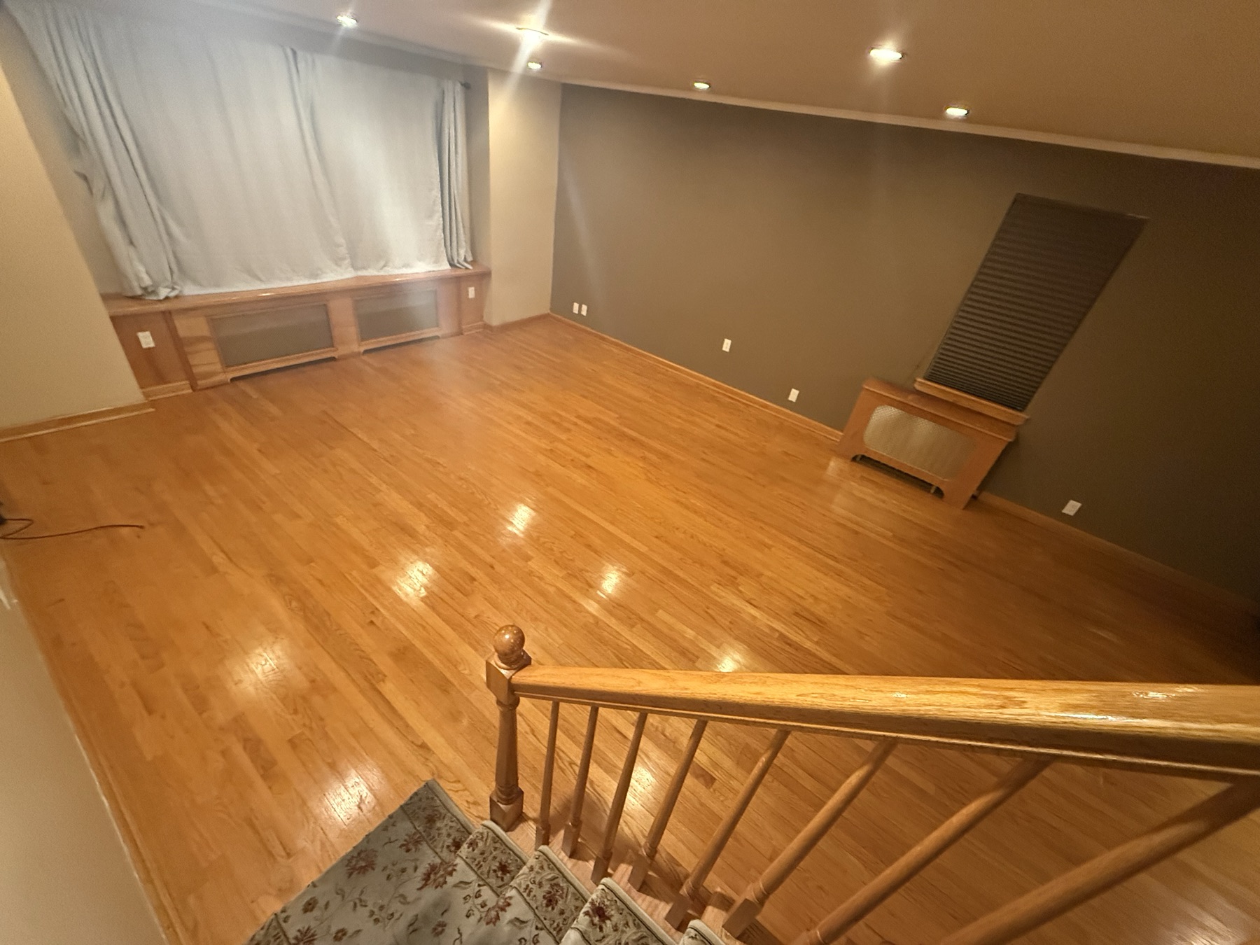 Clean living room and polished hardwood floor after pre-sale move-out cleaning in New York City