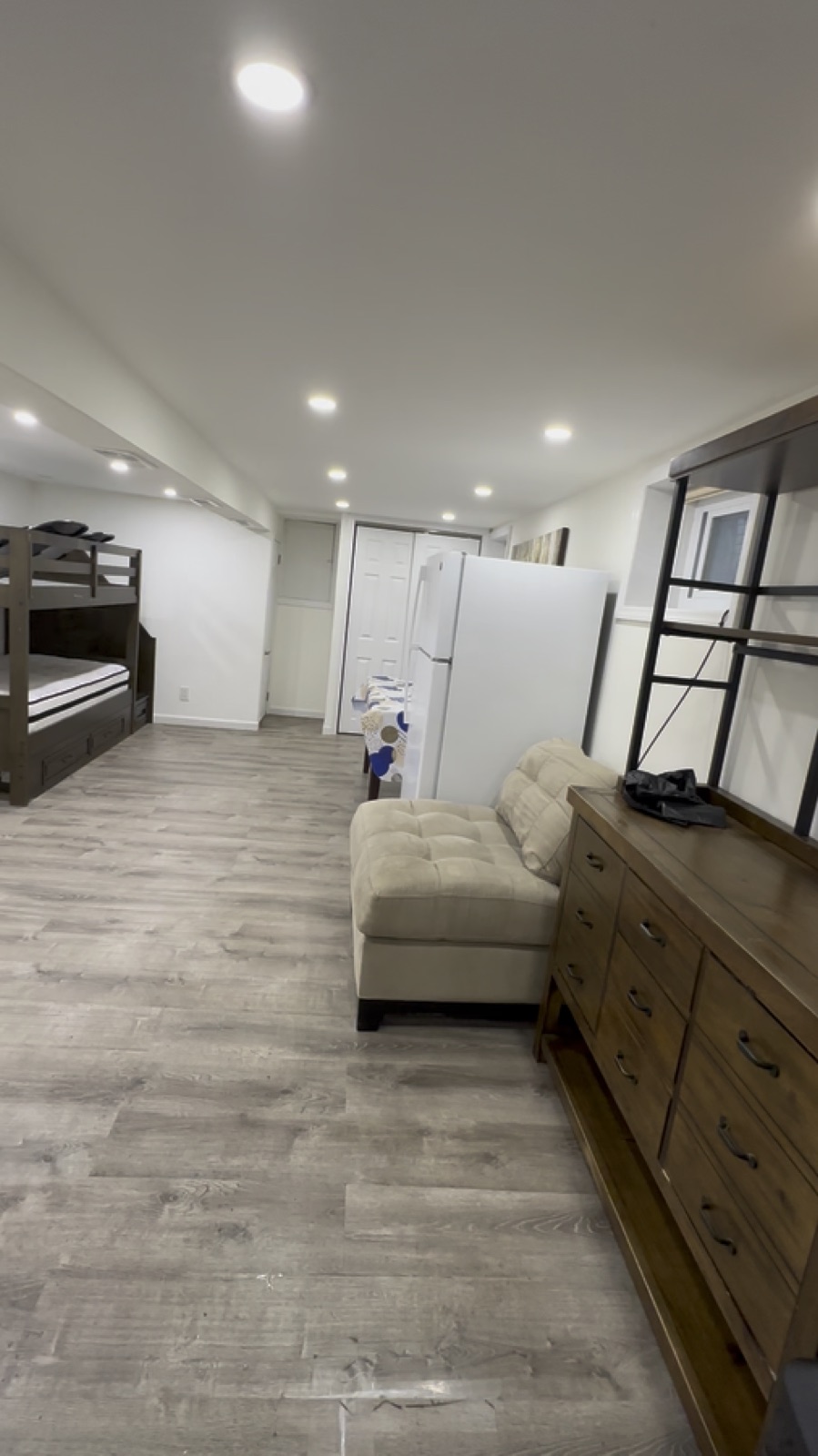 Clean living area and floor after move-out cleaning in Queens, New York City